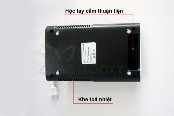 Hộc tay cầm thuận tiện và khe tỏa nhiệt